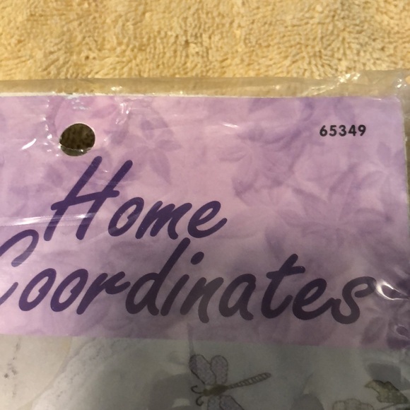 Bucilla Stamped Cross Stitch Dresser Scarf & Doily Set #65349 Daisies, Butterfly - Picture 3 of 6